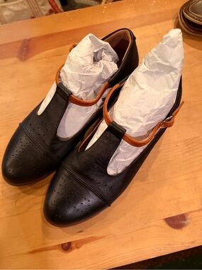 Women’s Black Leather Mary Jane Shoe with Tan Strap